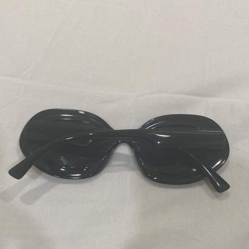 Women’s Black Oversized Oval Sunglasses - Picture 7 of 16